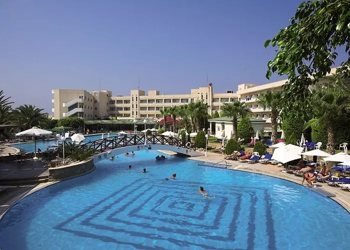 Aloe 酒店 Paphos