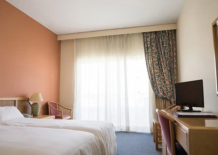 Aloe Отель Пафос